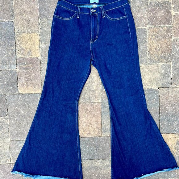 Judy Blue high rise dark wash super flare jeans Size 15/32 - Picture 1 of 4